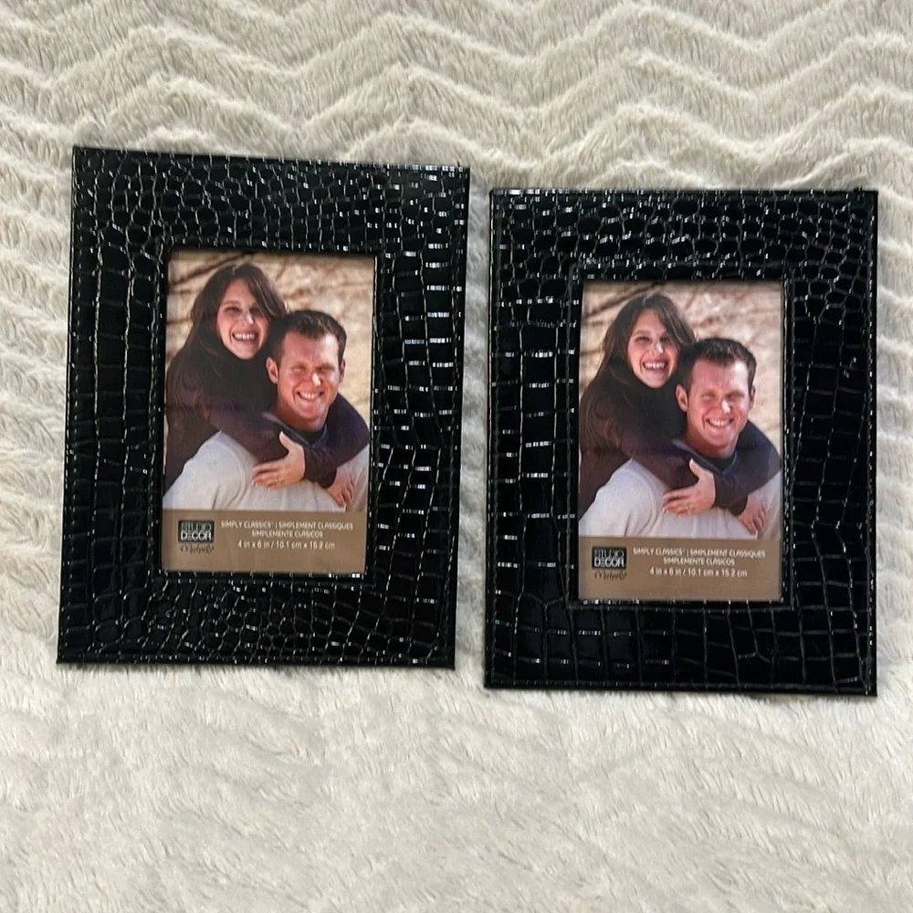 Set of Two 4x6 Photo Frames, Shiny Black Faux Crocodile , Plastic front